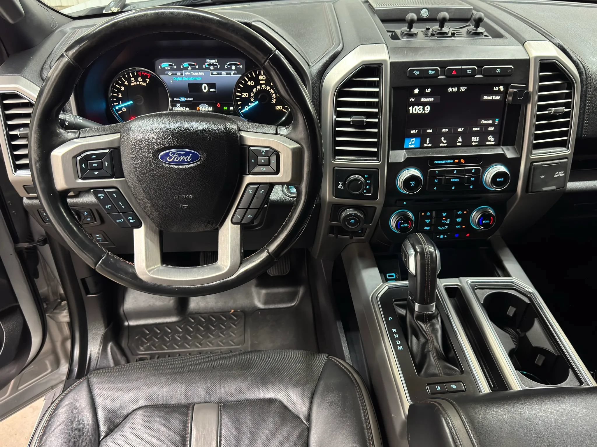 Used 2018 Ford F150 Platinum w/ Equipment Group 701A Luxury AWD/4WD image 13