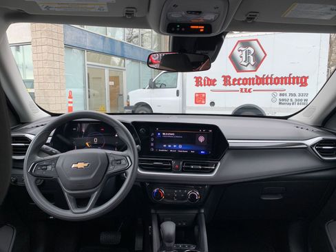 Used 2025 Chevrolet TrailBlazer LT image 31