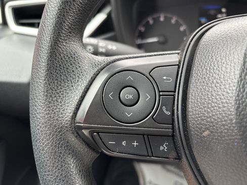 Used 2025 Toyota Corolla LE FWD image 18