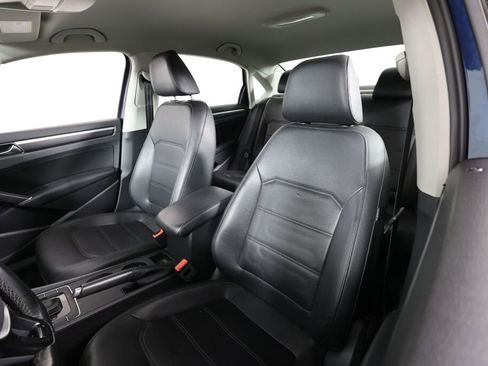 Used 2018 Volkswagen Passat 2.0T R-Line FWD image 11