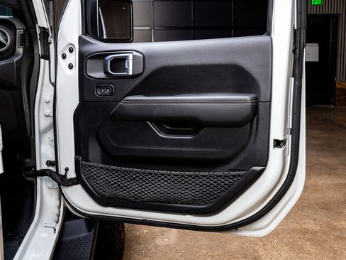 Used 2021 Jeep Wrangler Unlimited Sahara image 35