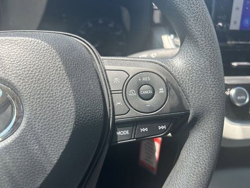 Used 2025 Toyota Corolla LE FWD image 9