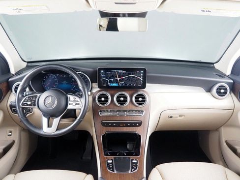 Used 2022 Mercedes-Benz GLC 300 4MATIC image 3