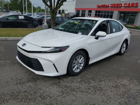 Certified 2025 Toyota Camry LE w/ Convenience Package FWD image 1