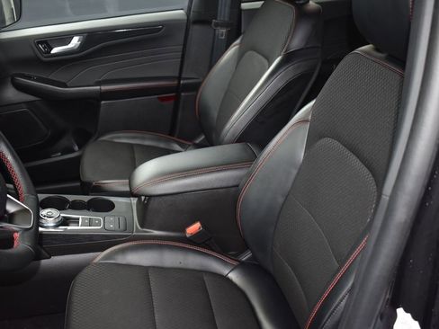 Certified 2025 Ford Escape ST-Line image 10