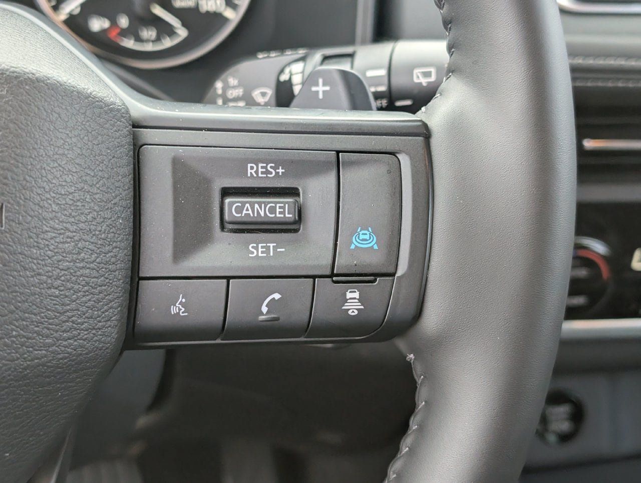 Certified 2025 Nissan Rogue SV FWD image 22