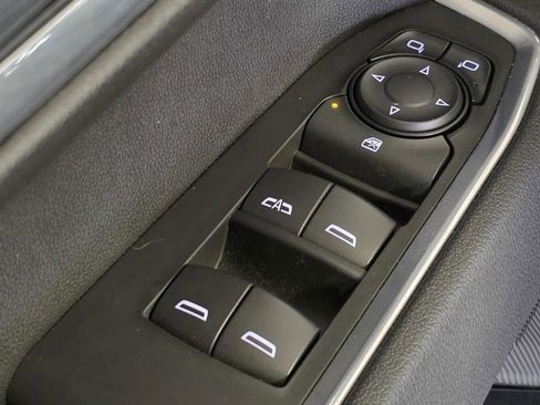 Used 2025 GMC Sierra 1500 Elevation image 21