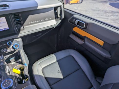 Used 2022 Ford Bronco Black Diamond w/ Sasquatch Package image 18