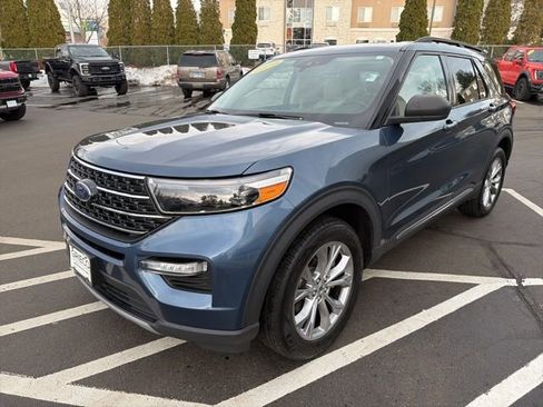 Used 2020 Ford Explorer XLT w/ Equipment Group 202A AWD/4WD image 3