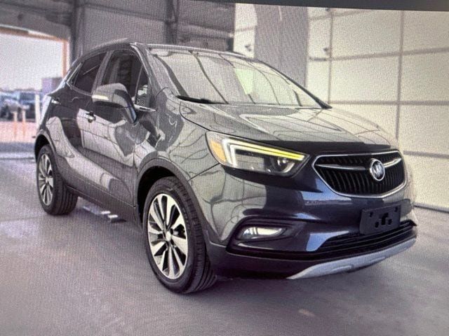 Used 2018 Buick Encore Essence FWD image 2