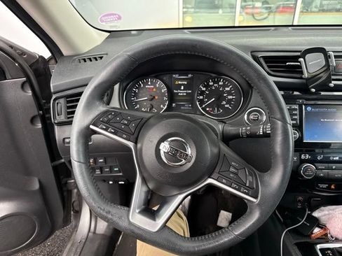 Used 2017 Nissan Rogue SV w/ SV Premium Package AWD/4WD image 6