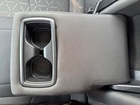 Used 2021 Toyota RAV4 XLE AWD/4WD image 17