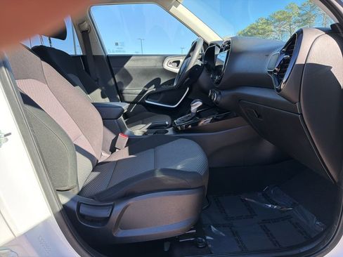 Used 2023 Kia Soul S image 32