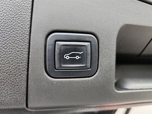 Used 2022 Cadillac XT4 Premium Luxury w/ Cold Weather Package image 31