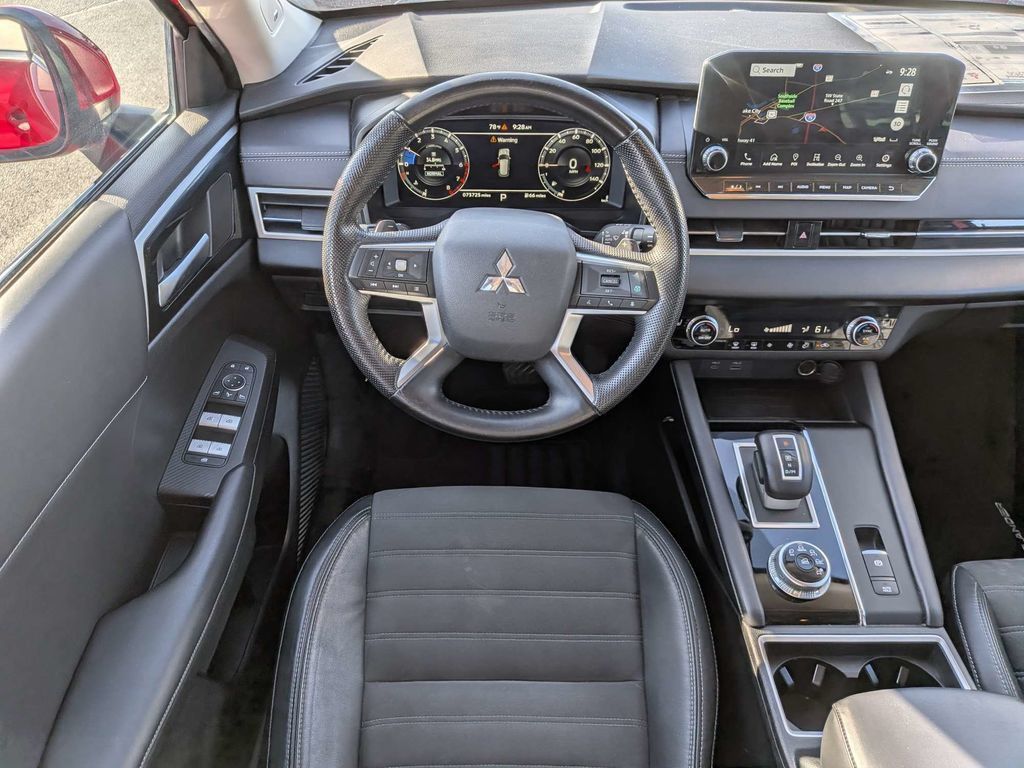 Used 2023 Mitsubishi Outlander SE FWD image 15
