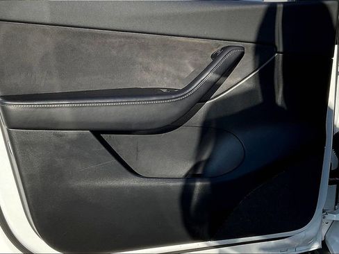 Used 2021 Tesla Model Y Performance image 19