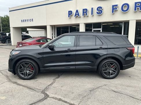 Used 2025 Ford Explorer ST image 2