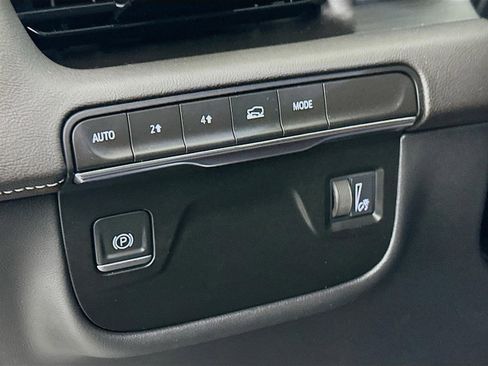 Used 2023 Cadillac Escalade ESV Premium Luxury image 11