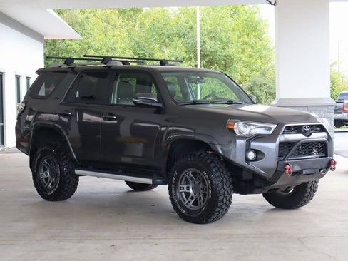 Used 2017 Toyota 4Runner SR5 Premium image 8