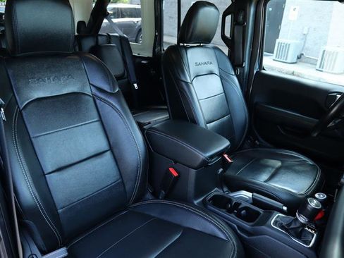 Used 2022 Jeep Wrangler Unlimited Sahara w/ Cold Weather Group image 9