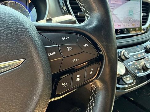 Used 2021 Chrysler Pacifica Touring w/ S Appearance Package FWD image 26