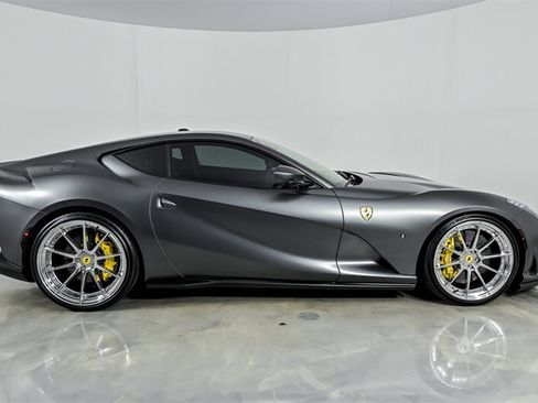 Used 2020 Ferrari 812 Superfast RWD image 10