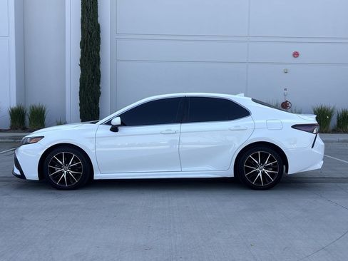 Used 2021 Toyota Camry SE w/ Carpet Mat Package (TMS) FWD image 6