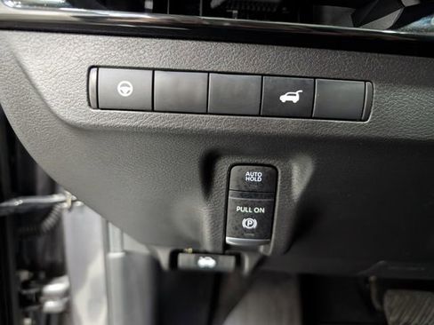 Used 2025 Nissan Murano SV AWD/4WD image 19