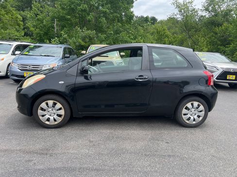 Used 2007 Toyota Yaris 2-Door Hatchback FWD image 2