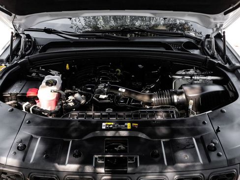 Used 2023 Jeep Grand Cherokee L Laredo image 7