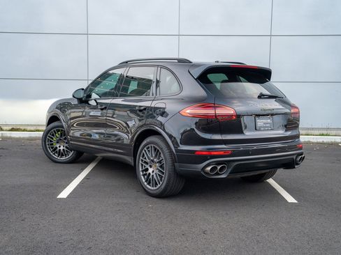 Used 2018 Porsche Cayenne S image 3