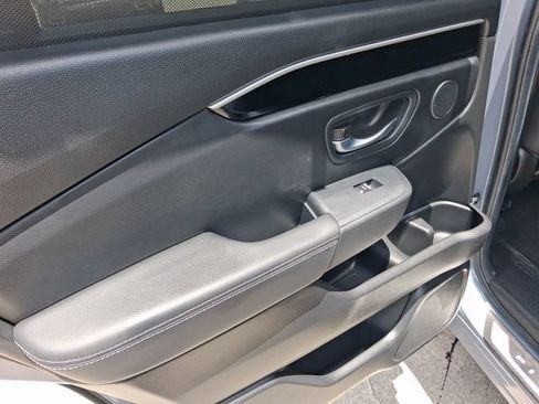 Used 2025 Honda Pilot Touring image 9