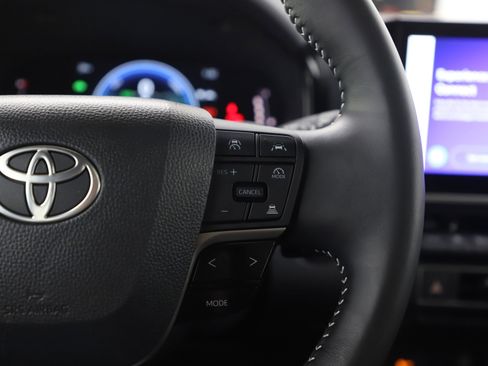 Used 2026 Toyota Camry SE w/ Multimedia Upgrade Package image 26