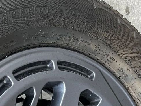 Used 2025 Nissan Frontier PRO-4X image 5