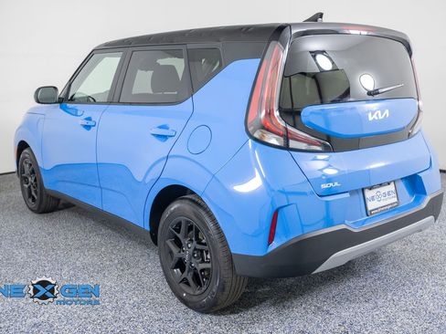 Used 2025 Kia Soul S FWD image 5