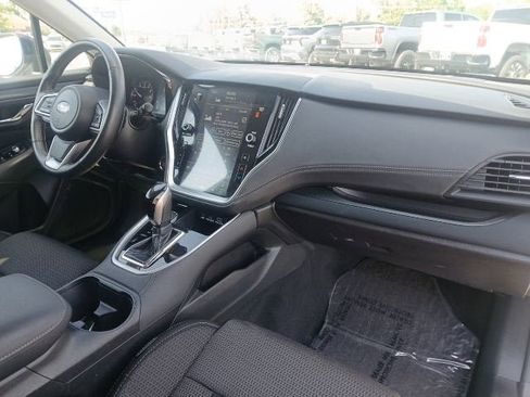 Used 2025 Subaru Outback Premium AWD/4WD image 19