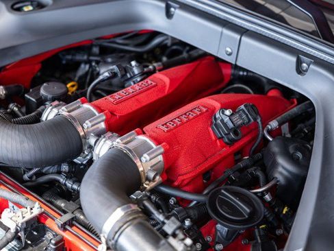 Used 2015 Ferrari California T RWD image 28