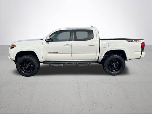 Used 2019 Toyota Tacoma TRD Sport image 10