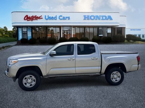 Used 2022 Toyota Tacoma SR AWD/4WD image 2
