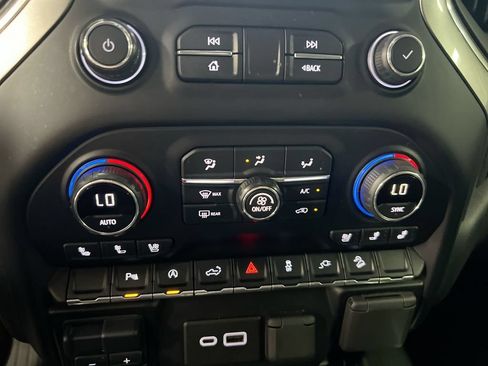Used 2021 Chevrolet Silverado 1500 LTZ AWD/4WD image 17