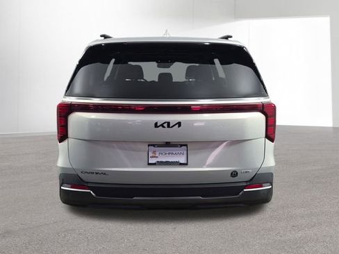 Used 2025 Kia Carnival SX w/ SX Dark Edition Package image 15