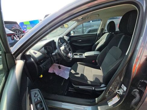 Used 2025 Nissan Sentra SV FWD image 17