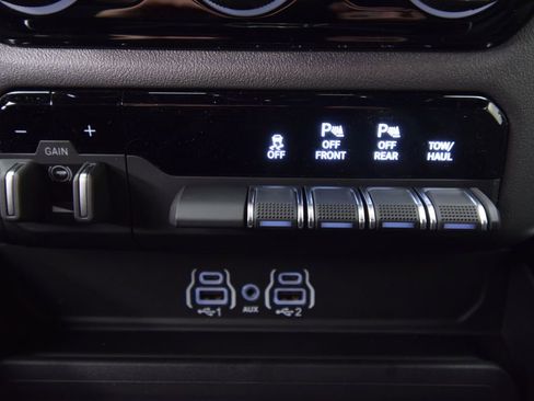New 2026 RAM 1500 4x4 Crew Cab image 24
