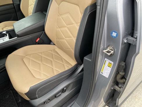 Used 2024 Volkswagen Atlas Cross Sport SE AWD/4WD image 19