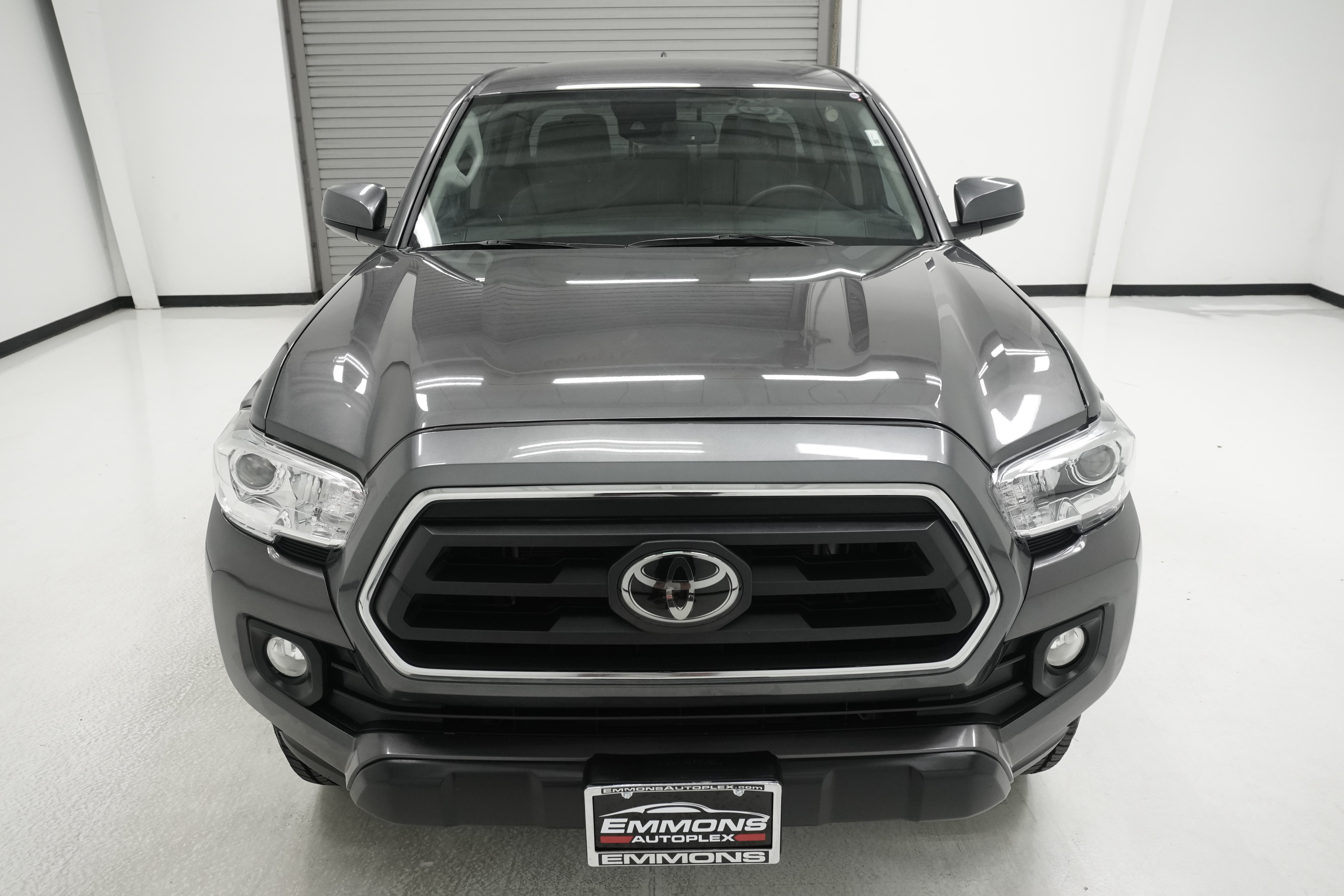 Used 2021 Toyota Tacoma SR5 RWD image 2