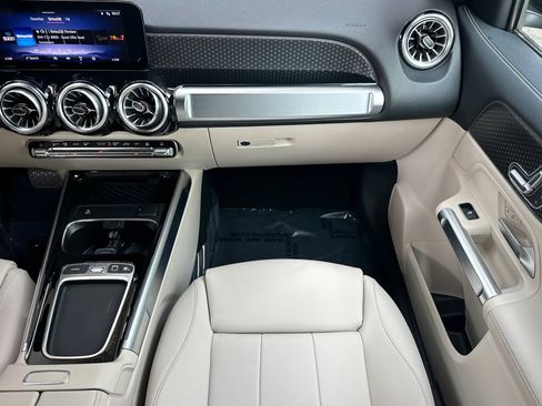 Used 2025 Mercedes-Benz EQB 250+ image 35