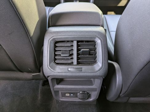 Used 2021 Volkswagen Tiguan SE image 21