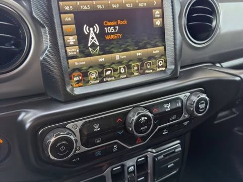 Used 2023 Jeep Wrangler Unlimited AWD/4WD image 15