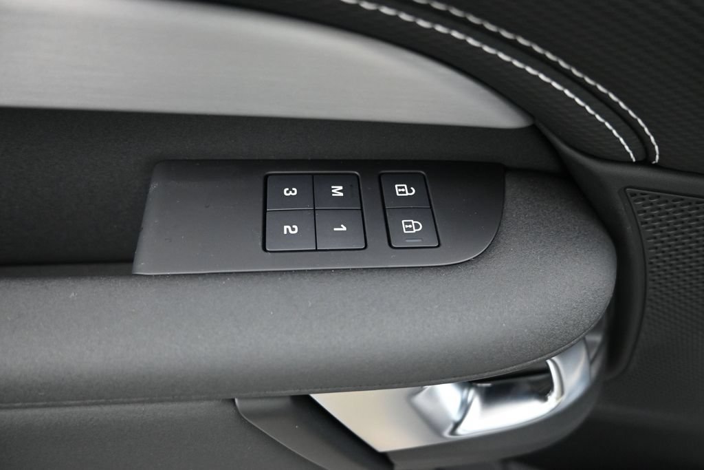 New 2026 Land Rover Discovery Limited Edition AWD/4WD image 24