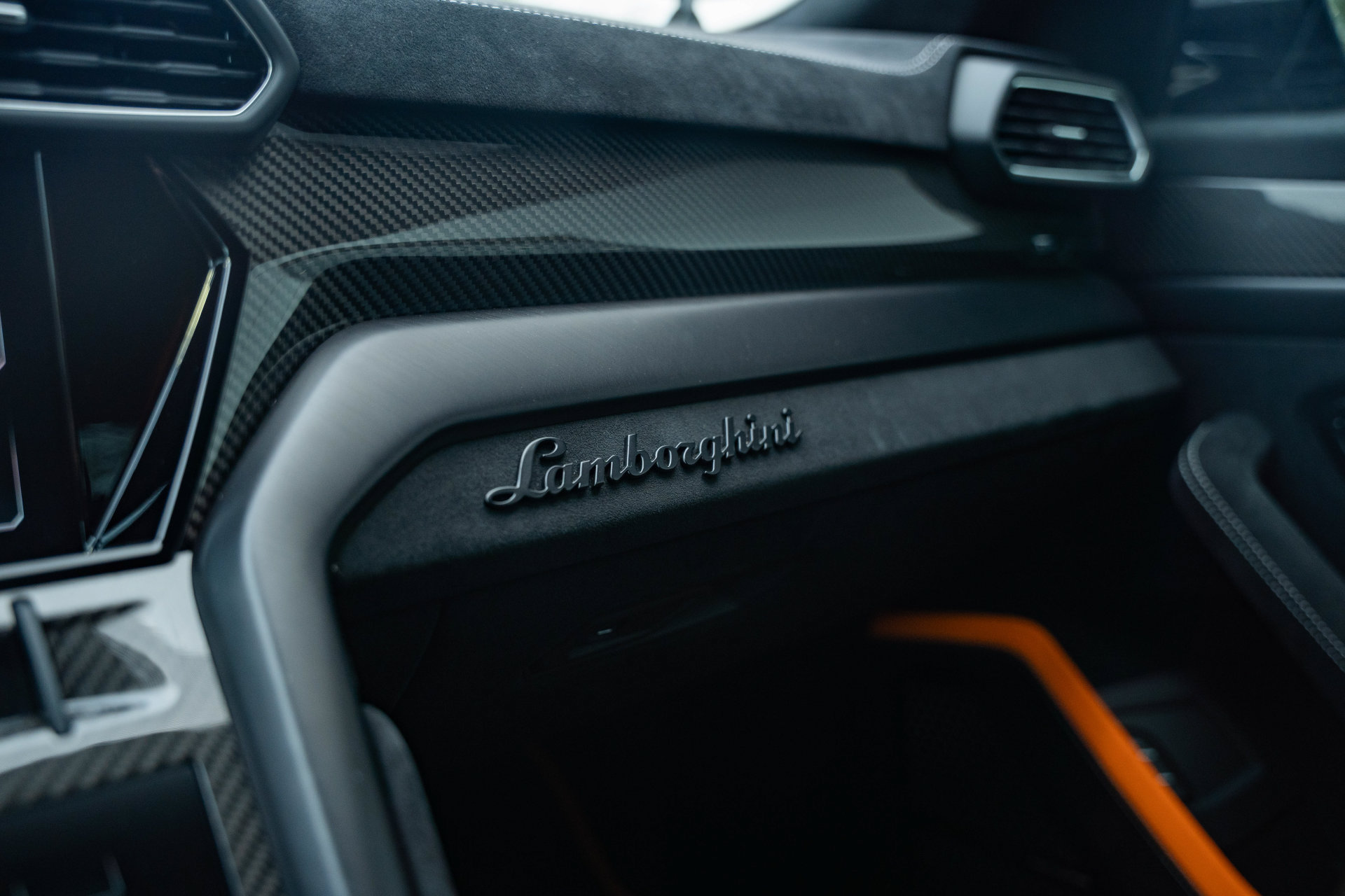 Used 2024 Lamborghini Urus Performante AWD/4WD image 28